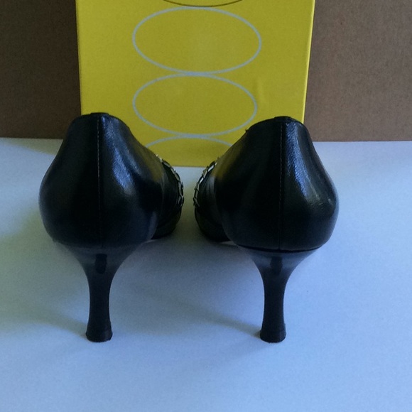 Joan & David Black leather upper heel. - Picture 3 of 7